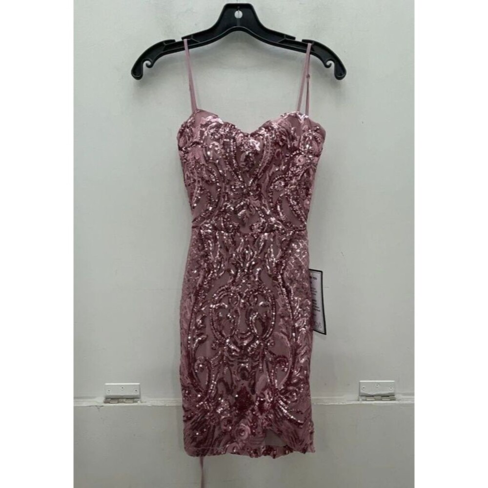 B. Darlin Size 0 Pink Sequin Sleeveless Serene Short Bodycon Dress